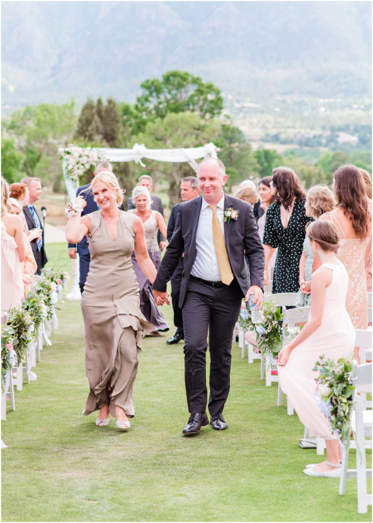 Elegant wedding on the chipping green at Cheyenne Mountain Resort | Britni Girard Photography | Colorado Wedding Photo and Video Team 