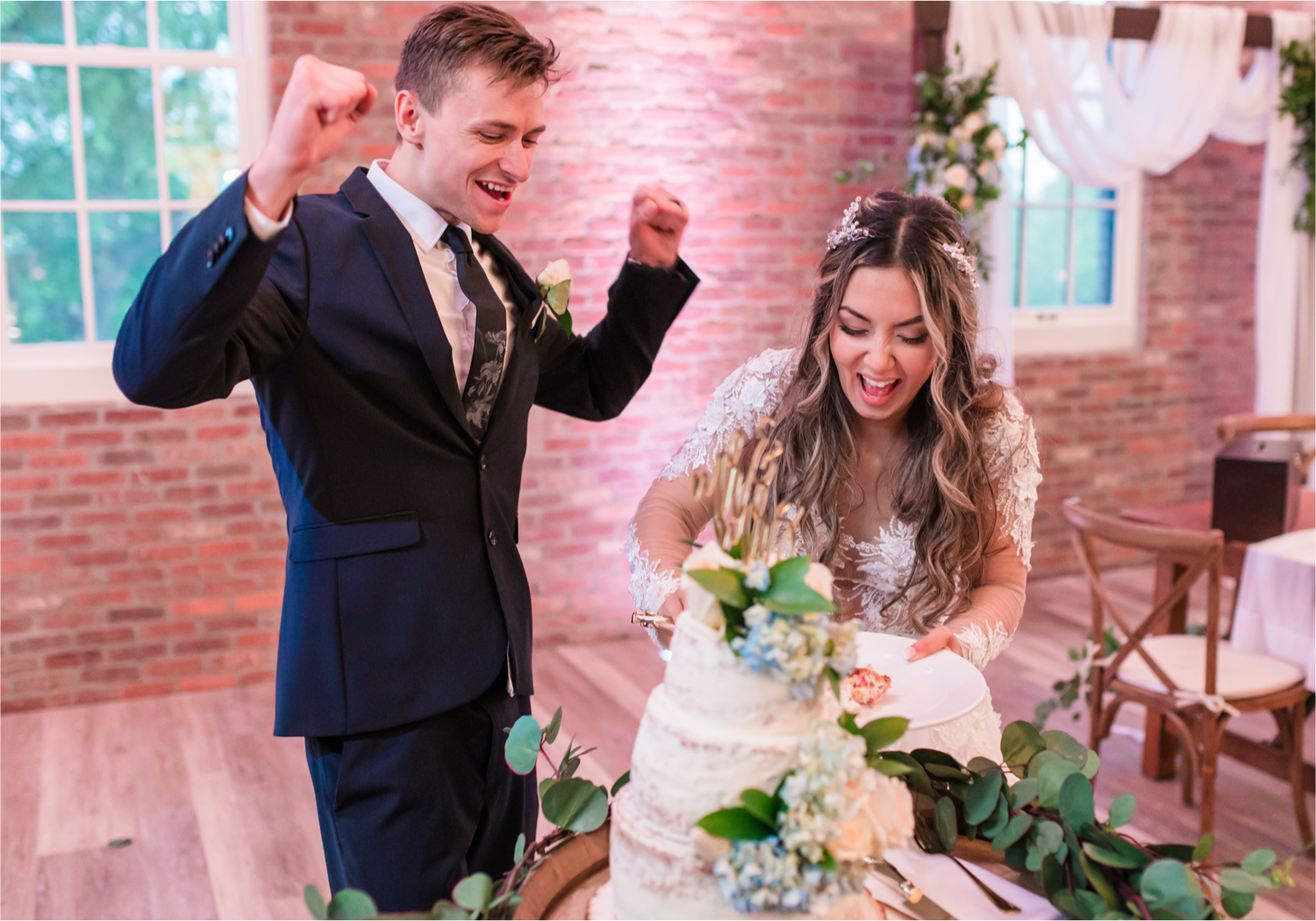 Romantic and Rustic Wedding at The Mill in Windsor | Britni Girard Photography | Colorado based wedding photography and videography team | Cake cutting with live singer