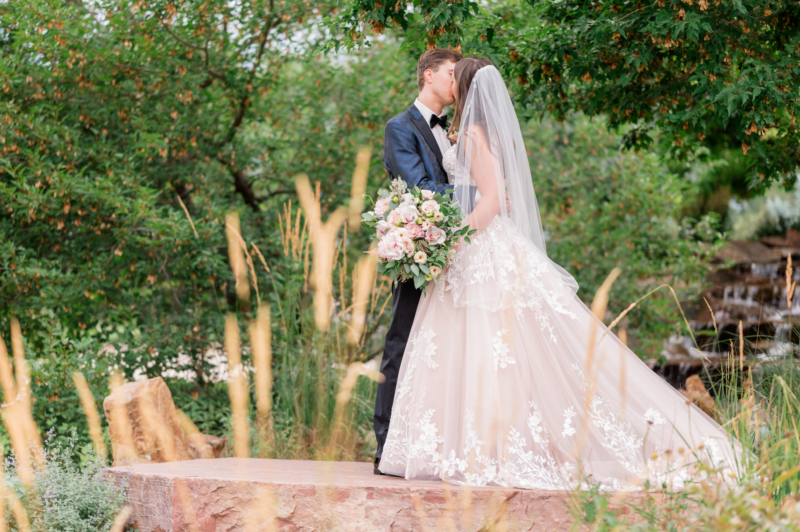 Summer Garden Wedding at Brookside in Berthoud Colorado - Britni Girard Photography - Colorado Wedding photographer