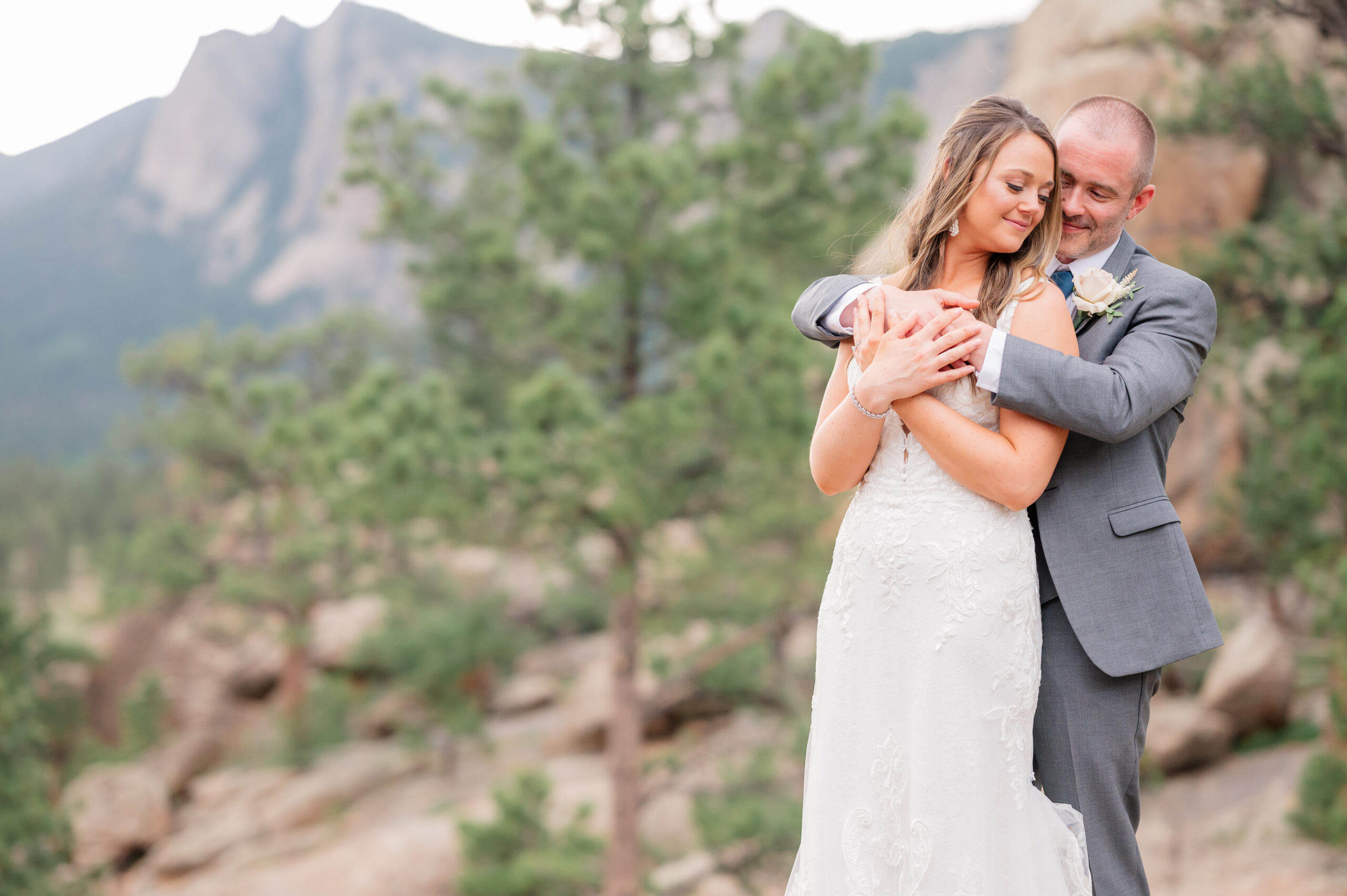 June Wedding in Estes Park Colorado | Britni Girard Photography | Colorado Destination Wedding Photographer and Videographer | Estes Park Wedding Photographer | The Boulder at Black Canyon Inn